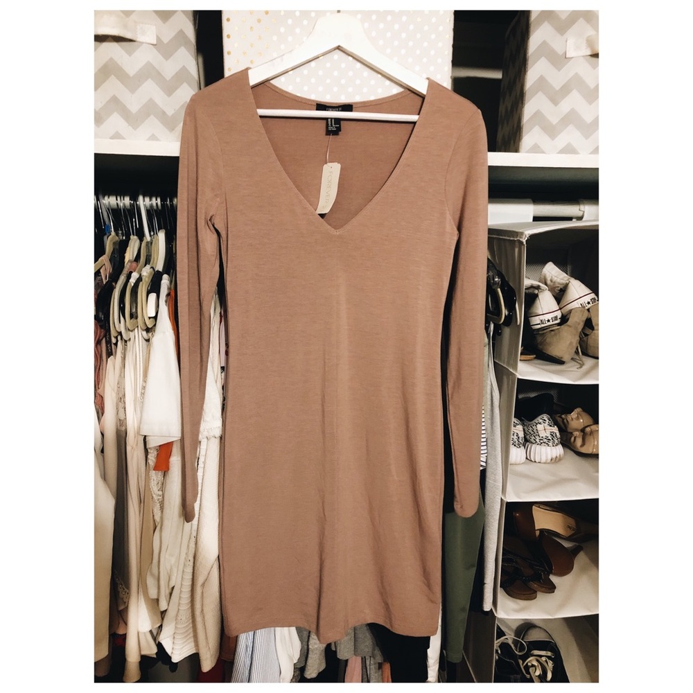 V-neck bodycon dress